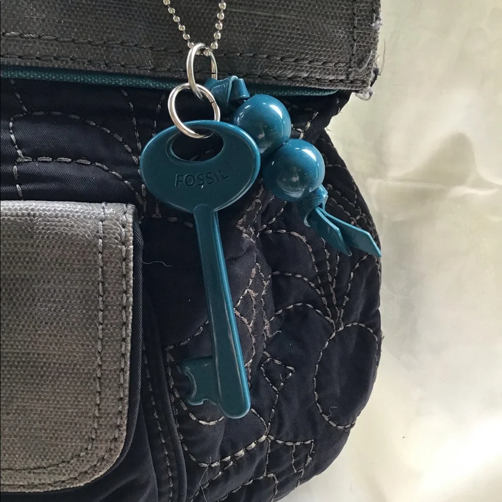 FOSSIL PURSE AND WALLET - Picture 5 of 15